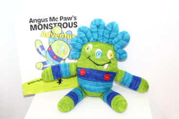 Angus McPaw – Knit Kit & Book Bundle
